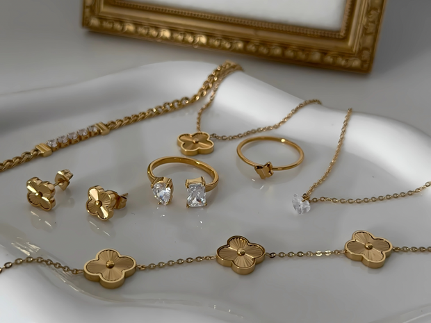 <h2>PURE GOLD VIBES</h2>